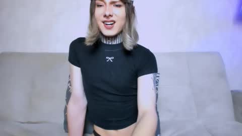 Snapshot of kristinaholland chatting on February 2026 06:10:02 AM kristina online show from February 2026 06:10:02 AM