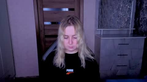 Kristy online show from June 2026 07:07:01 PM