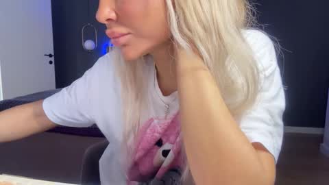 Snapshot of kristy_saint chatting on September 2025 04:01:02 AM Kristi online show from September 2025 04:01:02 AM