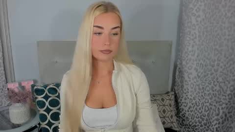 KristyFlowers online show from May 2026 03:20:02 PM