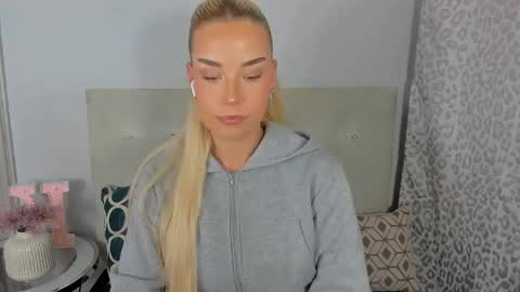 KristyFlowers online show from May 2026 02:34:01 PM