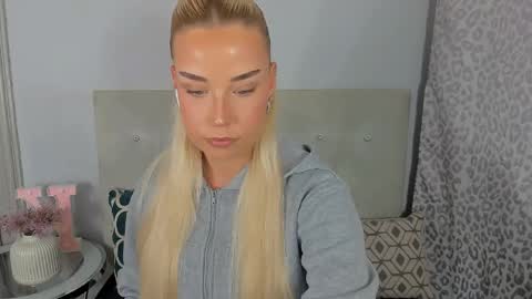 KristyFlowers online show from May 2026 02:45:01 PM
