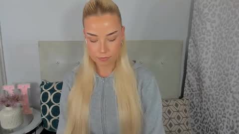 KristyFlowers online show from May 2026 04:04:02 PM