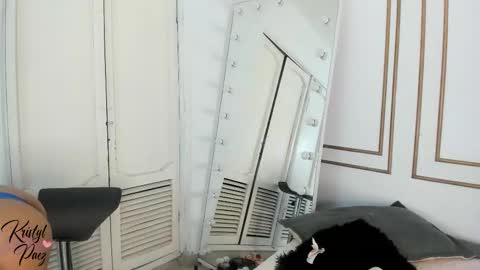 Cristina online show from December 2025 07:44:01 PM