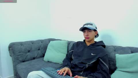 Snapshot of kroywave chatting on June 2026 03:41:01 AM Kroy Wave Muscle Tattoos Latino online show from June 2026 03:41:01 AM