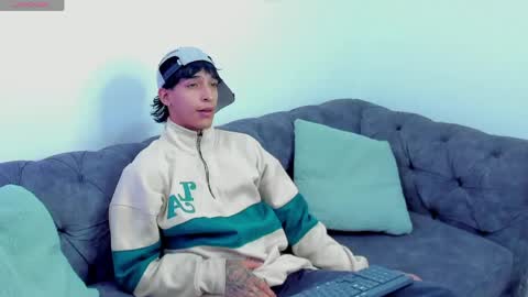 Snapshot of kroywave chatting on June 2026 03:45:01 AM Kroy Wave Muscle Tattoos Latino online show from June 2026 03:45:01 AM