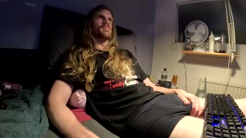 Snapshot of krullz123 chatting on December 2025 08:14:01 PM Krullz online show from December 2025 08:14:01 PM