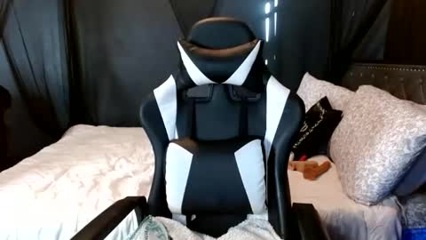 Snapshot of krystalblakexxx chatting on November 2025 08:27:02 PM Krystal Blake online show from November 2025 08:27:02 PM