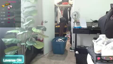 Snapshot of krystalblakexxx chatting on May 2026 04:23:02 PM Krystal Blake online show from May 2026 04:23:02 PM