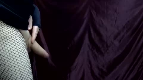 Snapshot of krystalkummingss chatting on November 2025 03:52:02 PM Krystalkummingss online show from November 2025 03:52:02 PM