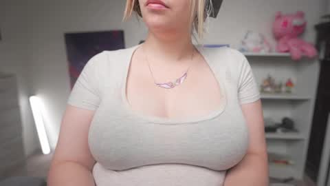 Krystal Syx online show from October 2025 05:20:02 PM