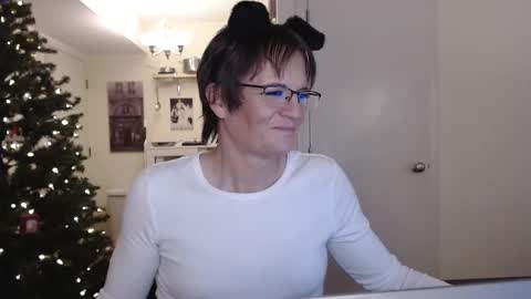 Snapshot of ktrichards77 chatting on December 2025 02:09:02 AM Cait online show from December 2025 02:09:02 AM