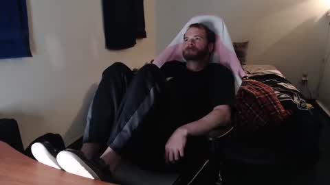 Kuggy online show from November 2025 10:21:02 PM