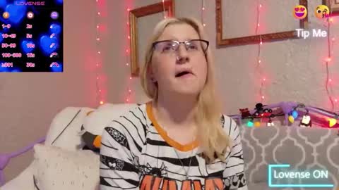 Snapshot of kunzitegoddess chatting on November 2025 02:06:02 AM Samantha online show from November 2025 02:06:02 AM