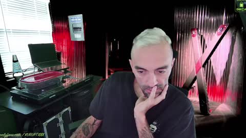 Snapshot of kuruptxxx chatting on January 2025 08:01:01 PM kuruptxxx online show from January 2025 08:01:01 PM