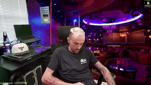 Snapshot of kuruptxxx chatting on January 2025 09:20:01 PM kuruptxxx online show from January 2025 09:20:01 PM