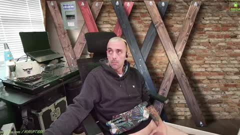 Snapshot of kuruptxxx chatting on January 2025 05:37:01 PM kuruptxxx online show from January 2025 05:37:01 PM