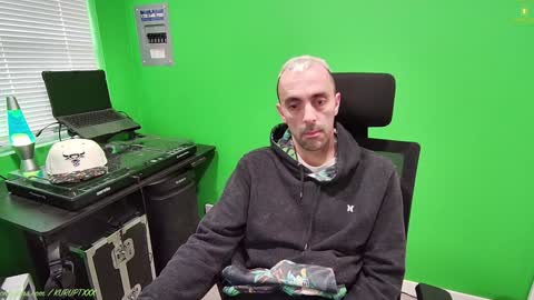 Snapshot of kuruptxxx chatting on January 2025 06:00:01 PM kuruptxxx online show from January 2025 06:00:01 PM