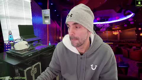 Snapshot of kuruptxxx chatting on January 2025 07:03:01 PM kuruptxxx online show from January 2025 07:03:01 PM