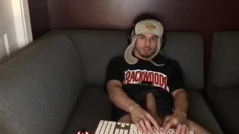 kxng222 online show from December 2025 07:36:02 AM