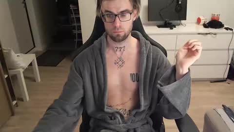 Snapshot of kyle_alternative chatting on December 2024 11:18:01 AM Kyle online show from December 2024 11:18:01 AM