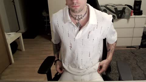Snapshot of kyle_alternative chatting on January 2025 03:42:01 AM Kyle online show from January 2025 03:42:01 AM