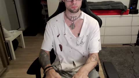 Snapshot of kyle_alternative chatting on January 2025 07:51:02 AM Kyle online show from January 2025 07:51:02 AM