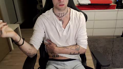 Snapshot of kyle_alternative chatting on January 2025 10:01:01 PM Kyle online show from January 2025 10:01:01 PM