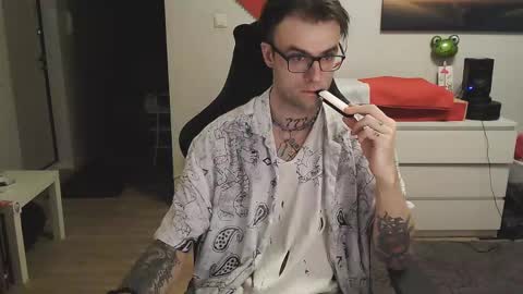 Snapshot of kyle_alternative chatting on February 2025 01:05:02 PM Kyle online show from February 2025 01:05:02 PM