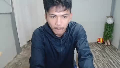 Snapshot of kyle_lourence chatting on May 2026 11:03:01 PM kyle_lourence online show from May 2026 11:03:01 PM