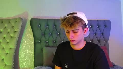 Snapshot of kyle_marsh chatting on September 2025 03:40:01 AM Kyle online show from September 2025 03:40:01 AM