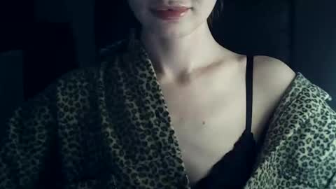 KyleeSilkk online show from October 2025 05:10:01 PM