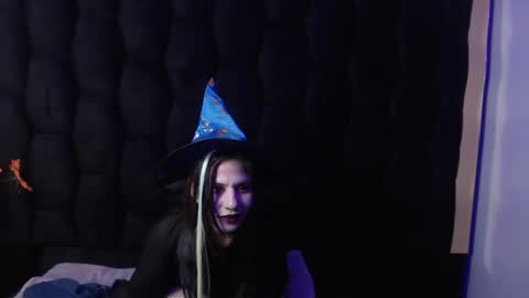 Snapshot of kylie_bloom chatting on October 2025 09:59:02 PM kylie_bloom online show from October 2025 09:59:02 PM