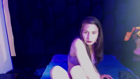 Snapshot of kylie_bloom chatting on October 2025 12:04:01 AM kylie_bloom online show from October 2025 12:04:01 AM