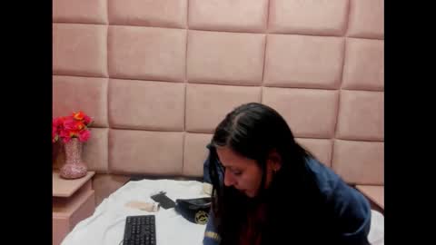 Snapshot of kylie_bloom chatting on November 2025 09:17:01 PM kylie_bloom online show from November 2025 09:17:01 PM