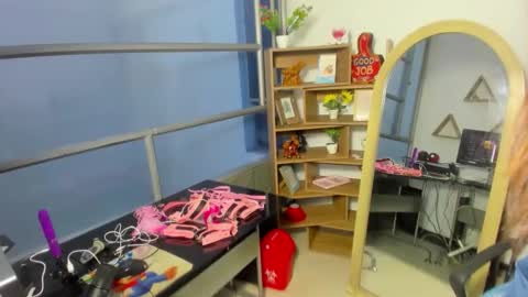 kylie_bloom online show from April 2026 09:35:01 PM