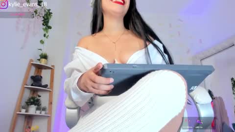 Kylie online show from March 2025 04:07:02 AM