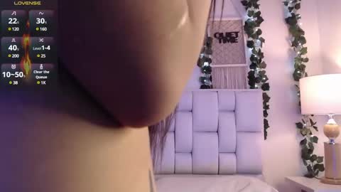Snapshot of kylie_golden chatting on December 2024 05:33:02 PM Kylie Myers online show from December 2024 05:33:02 PM