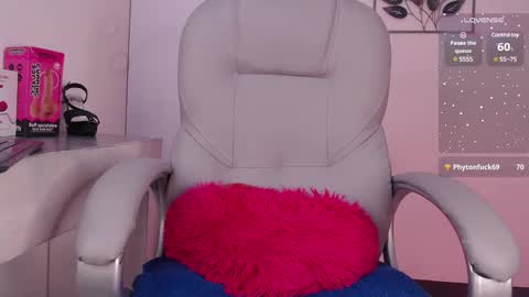 Snapshot of kylie_golden chatting on January 2025 03:52:01 PM Kylie Myers online show from January 2025 03:52:01 PM