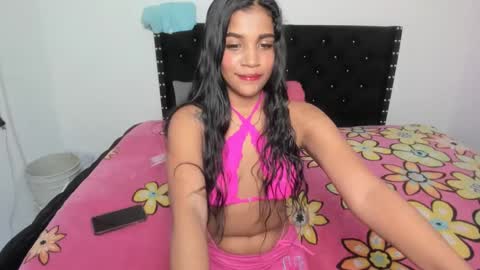Snapshot of kylie_hot34 chatting on September 2025 08:54:01 PM kylie_hot34 online show from September 2025 08:54:01 PM