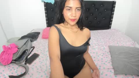 Snapshot of kylie_hot34 chatting on September 2025 08:47:02 PM kylie_hot34 online show from September 2025 08:47:02 PM