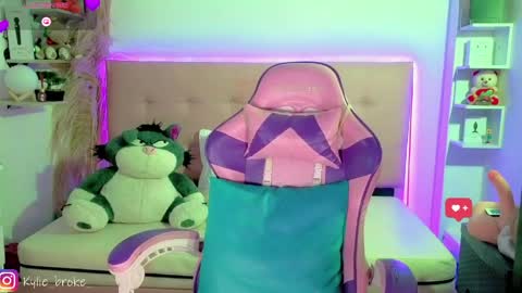k ylie online show from May 2026 10:37:02 PM