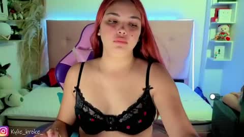 Snapshot of kylie_hottt_ chatting on June 2026 09:56:02 PM k ylie online show from June 2026 09:56:02 PM