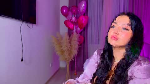 Kylie Lips online show from December 2024 06:44:01 PM