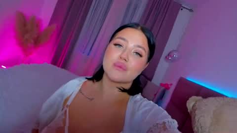 Kylie Lips online show from September 2025 06:54:01 PM