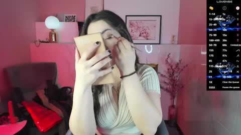 Snapshot of kylie_mellow chatting on October 2025 05:43:02 AM Kylie online show from October 2025 05:43:02 AM