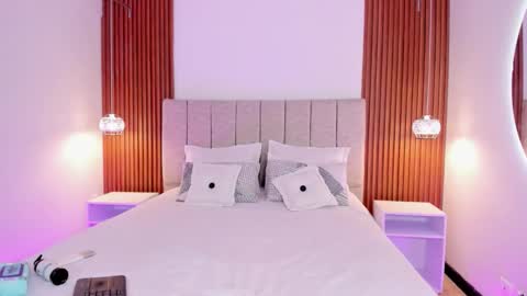 kloe sofia online show from November 2025 01:11:01 PM