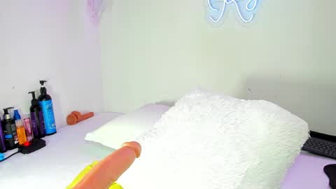 kylie Sttel online show from December 2024 12:33:02 PM