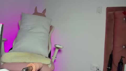 kylie Sttel online show from February 2025 02:40:02 AM