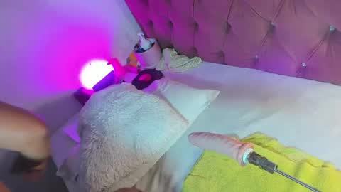 Snapshot of kylie_sttel chatting on April 2026 12:01:01 PM kylie Sttel online show from April 2026 12:01:01 PM